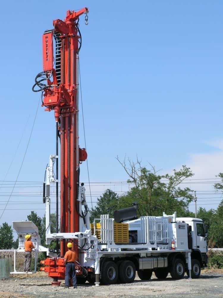 VIDEO - Machines de forage de puits d'eau micropieux MM4