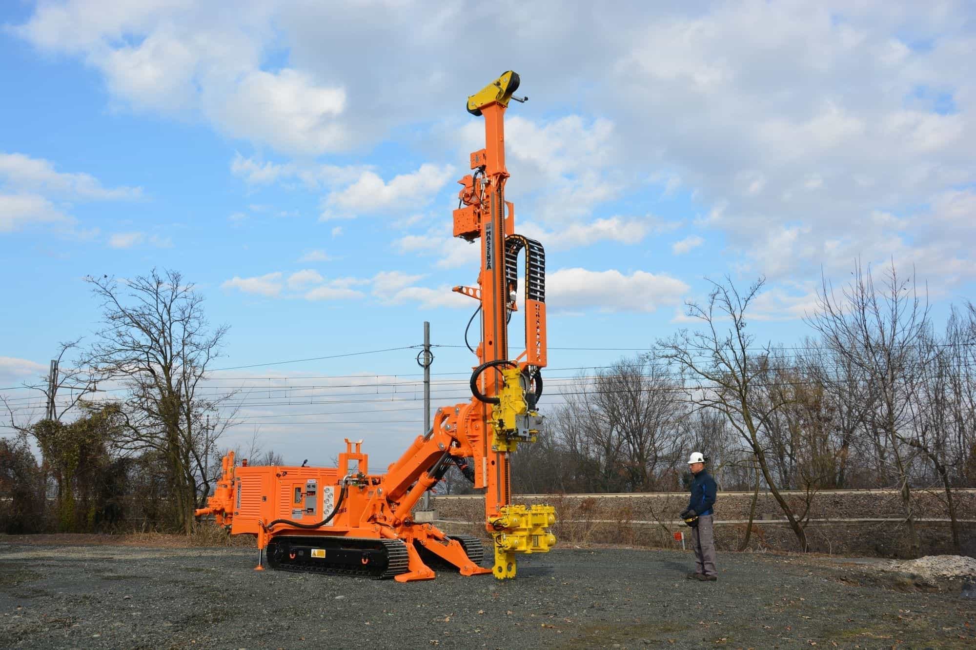 VIDEO - Machines de forage de puits d'eau micropieux MM4