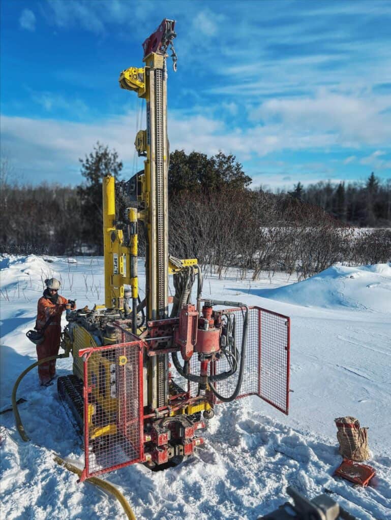2537_Mi3 foreuse Massenza drilling rigs chantier Canada