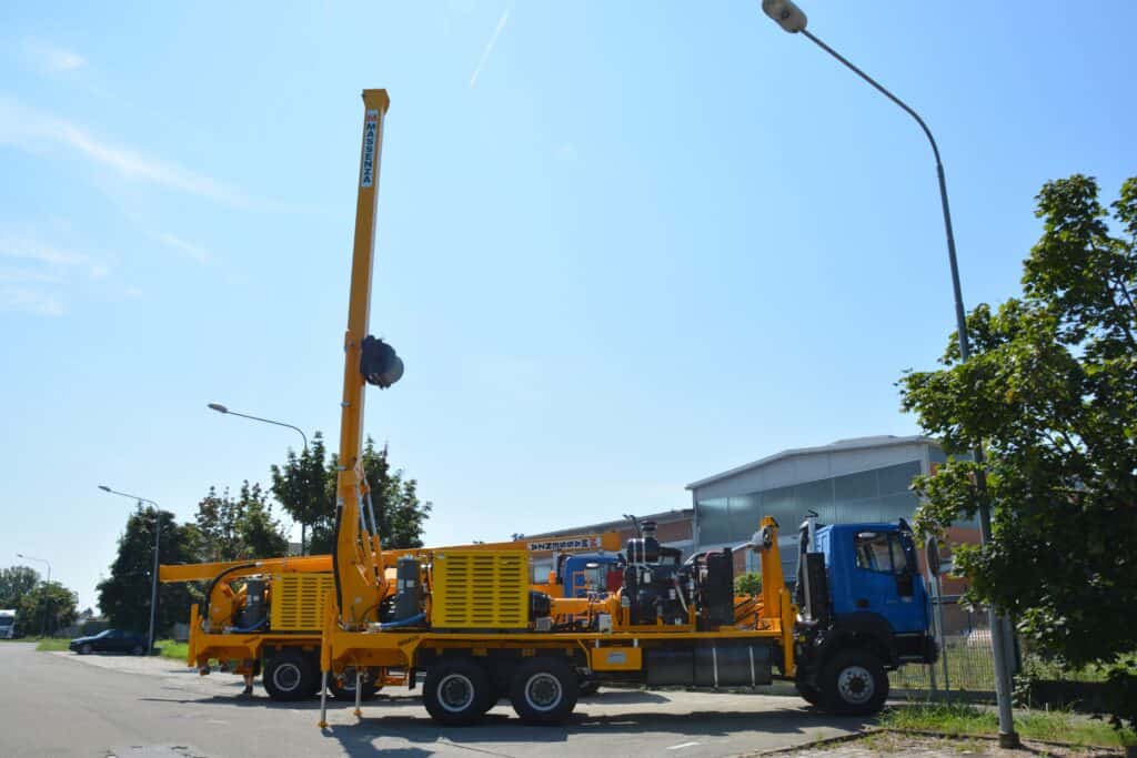 2701_2702 Massenza Drilling Rigs Machine de service et rehabilitation puits d'eau - MSR