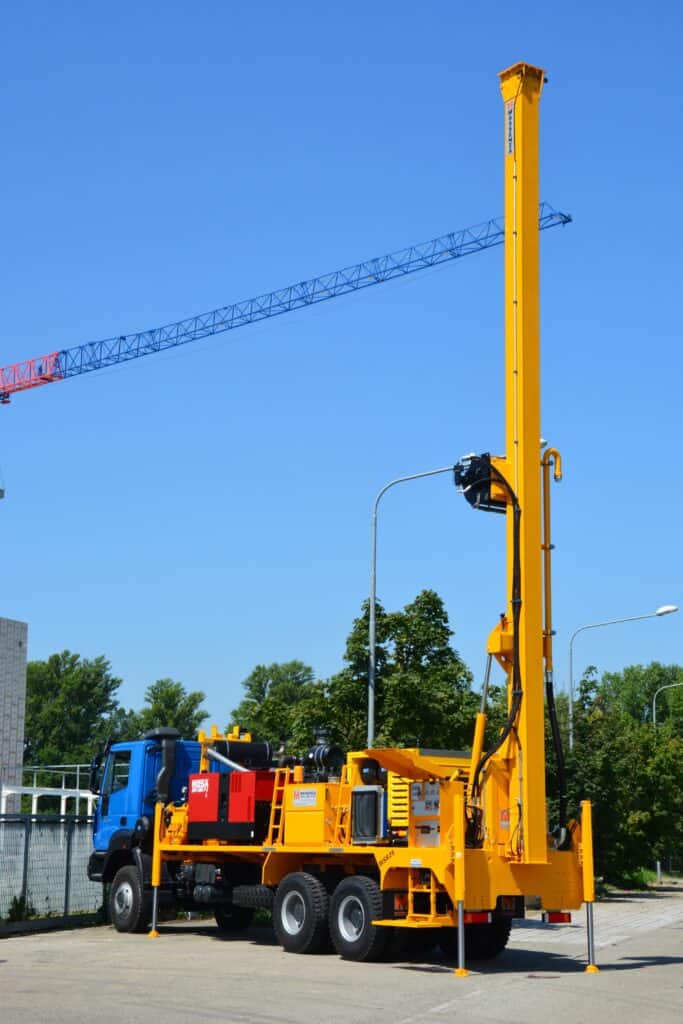 2701_2702 Massenza Drilling Rigs Machine de service et rehabilitation puits d'eau - MSR