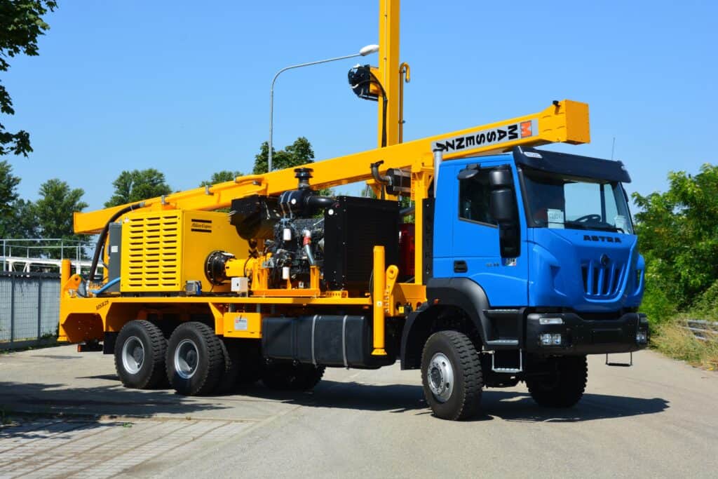 2701_2702 Massenza Drilling Rigs Machine de service et rehabilitation puits d'eau - MSR